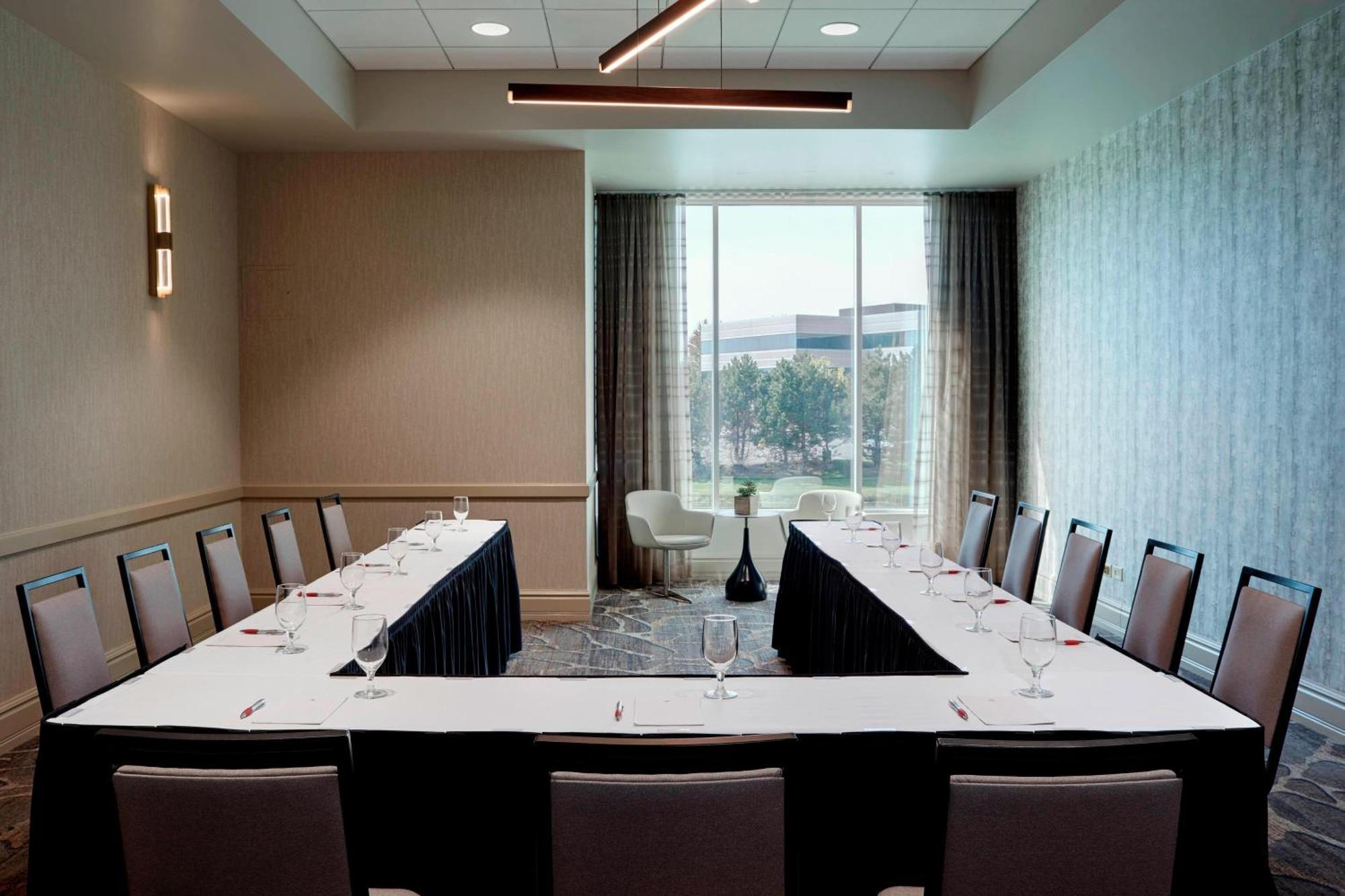 Chicago Marriott Southwest At Burr Ridge Hotel Bagian luar foto
